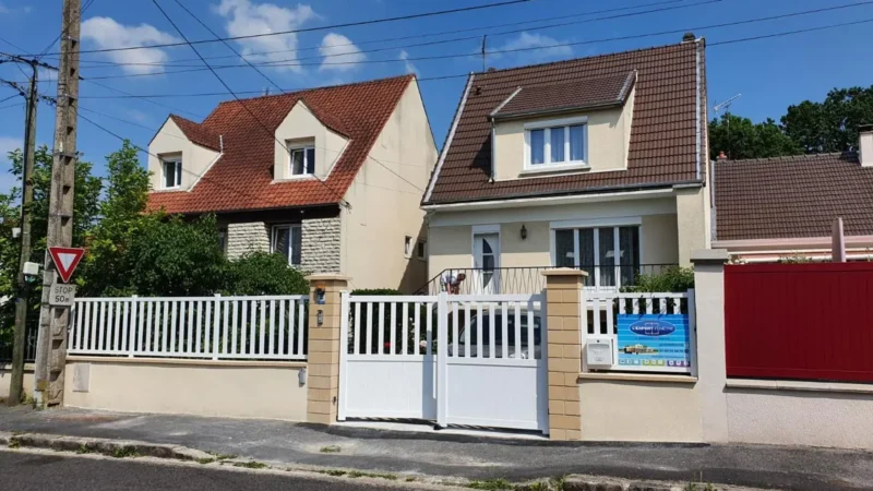 lexpertmenuisier77-portail-pvc-blanc