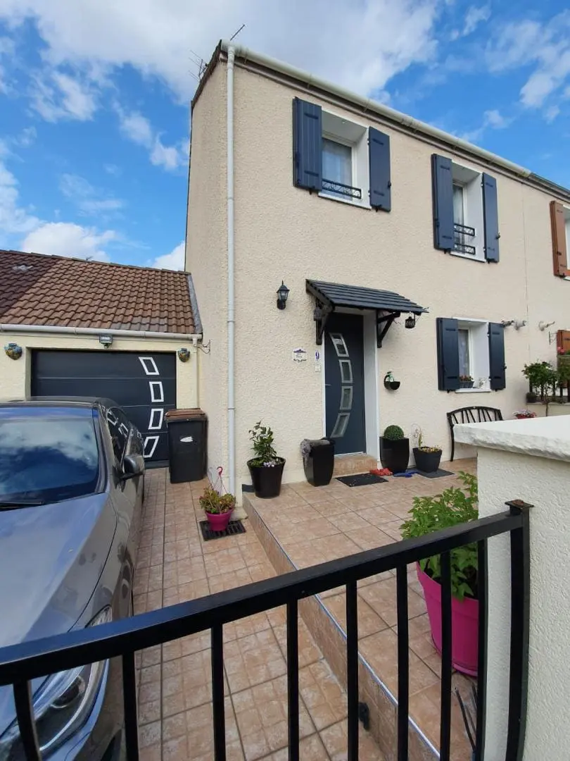 lexpertmenuisier77-porte-dentree-porte-de-garage-cpulissant-gris-pvc